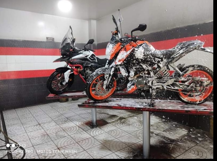 Motos team wash